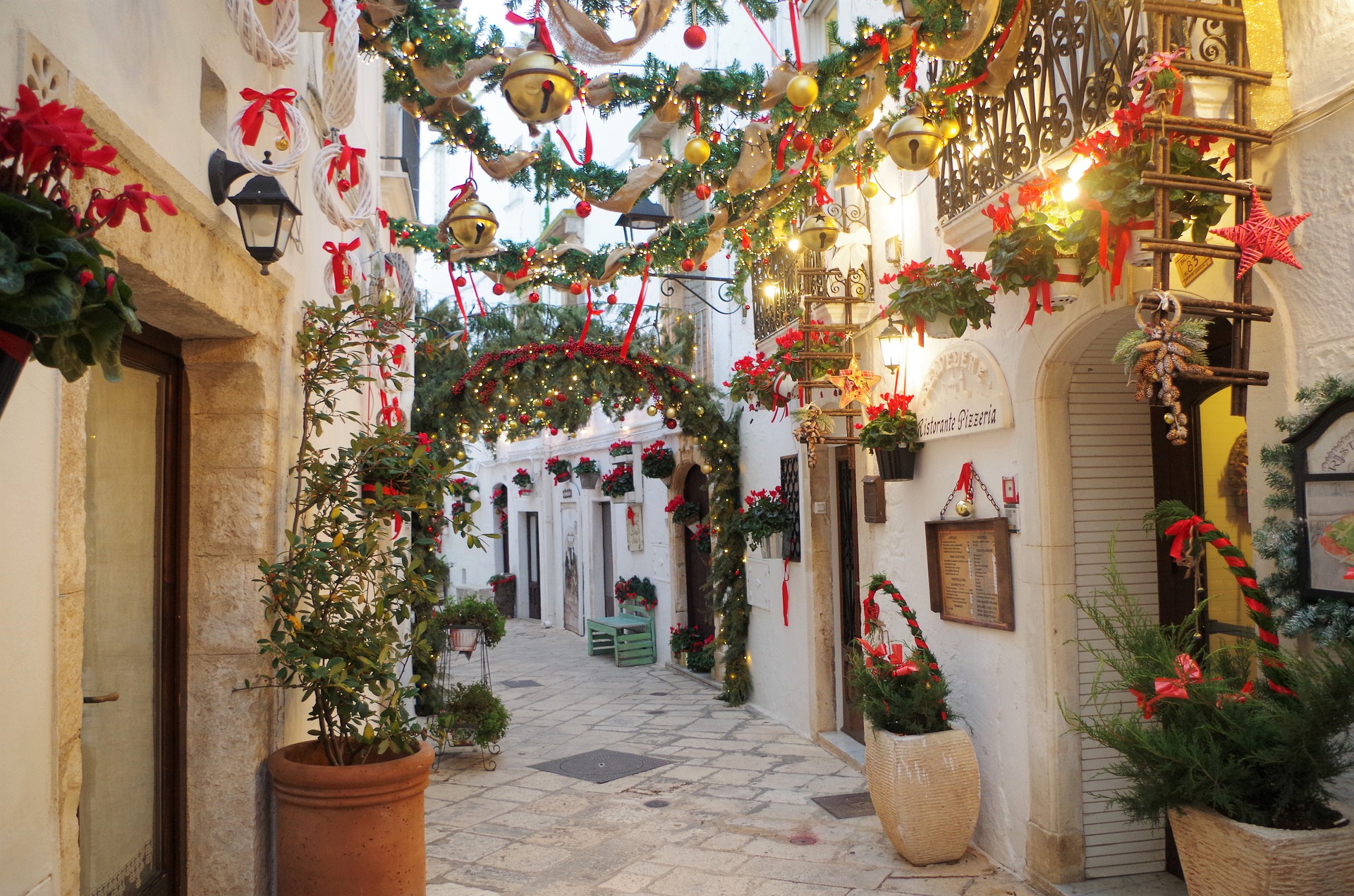 Copertina articolo Vivere la Puglia a Natale: tradizioni, decorazioni e arte culinaria 